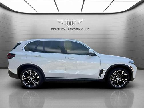 Mineral White Metallic 2024 BMW X5 sDrive40i