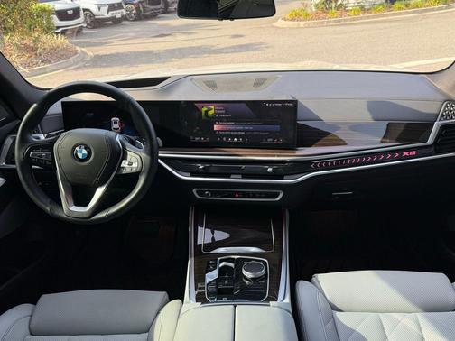 Mineral White Metallic 2024 BMW X5 sDrive40i