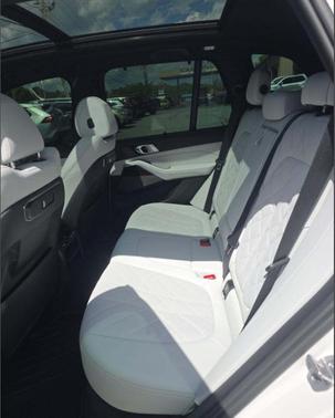 Mineral White Metallic 2024 BMW X5 sDrive40i