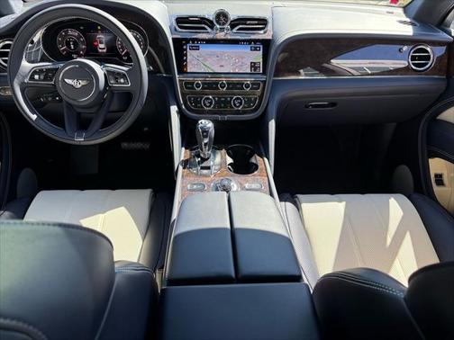 2025 Bentley Bentayga V8