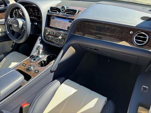 2025 Bentley Bentayga V8