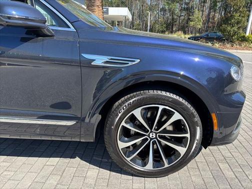 2025 Bentley Bentayga V8