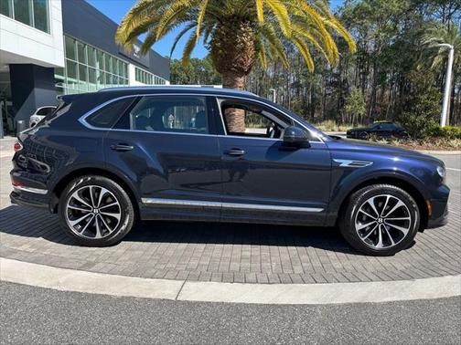 2025 Bentley Bentayga V8
