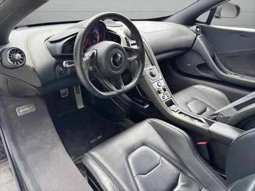 2016 McLaren 675LT Base