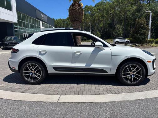 2022 Porsche Macan Base