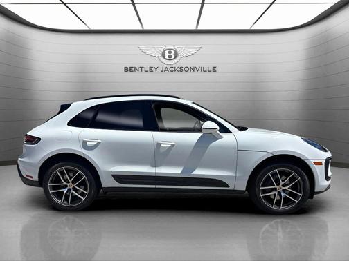 2022 Porsche Macan Base
