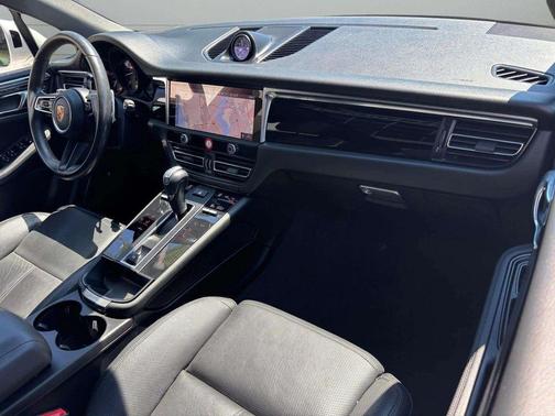 2022 Porsche Macan Base