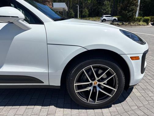 2022 Porsche Macan Base