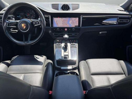 2022 Porsche Macan Base