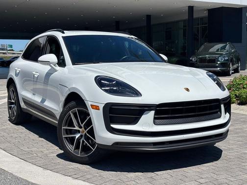 2022 Porsche Macan Base