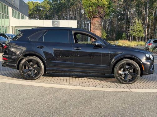 2024 Bentley Bentayga V8