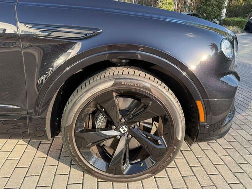 2024 Bentley Bentayga V8