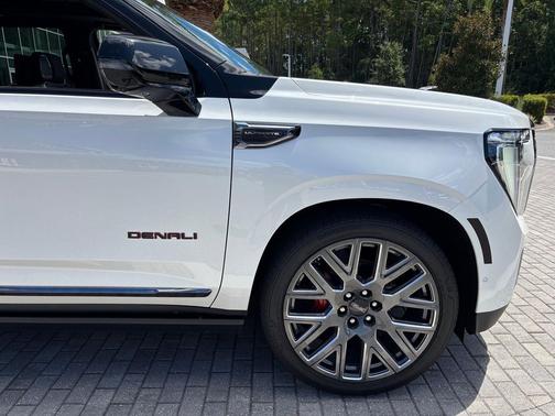 2025 GMC Yukon Denali Ultimate