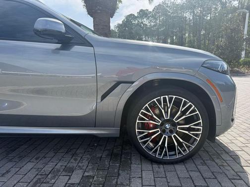 Gray Metallic 2024 BMW X6 xDrive40i