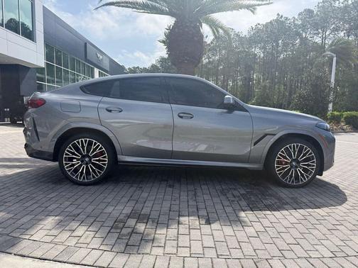 Gray Metallic 2024 BMW X6 xDrive40i