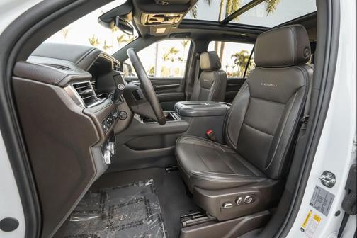 Summit White 2024 GMC Yukon XL Denali