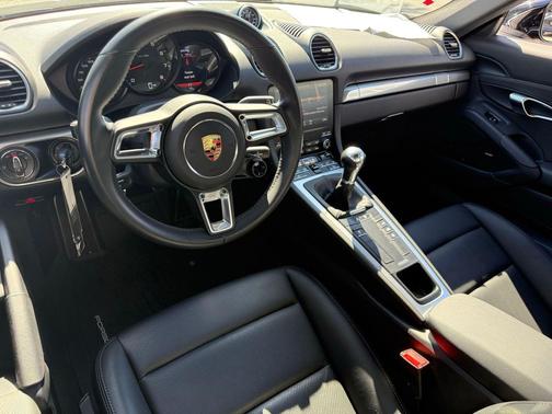 2024 Porsche 718 Cayman Base