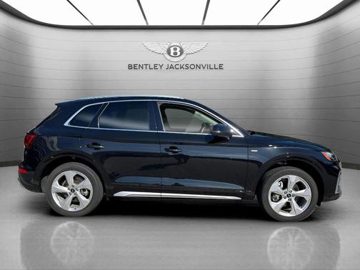 2022 Audi Q5 45 S line Premium Plus