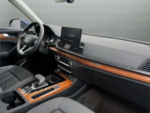 Navarra Blue Metallic 2023 Audi Q5 40 Premium