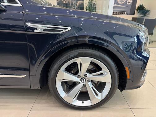 2024 Bentley Bentayga V8