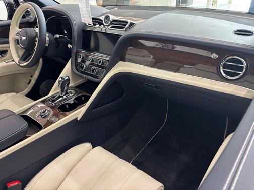 2024 Bentley Bentayga V8