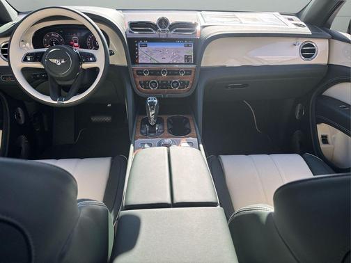 2025 Bentley Bentayga EWB V8