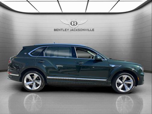 2025 Bentley Bentayga EWB V8