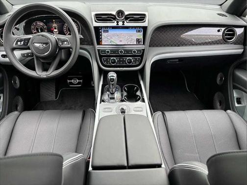 2025 Bentley Bentayga V8