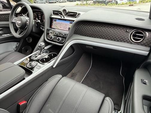 2025 Bentley Bentayga V8