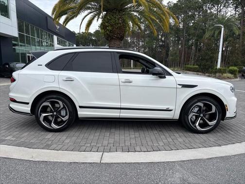 2025 Bentley Bentayga V8