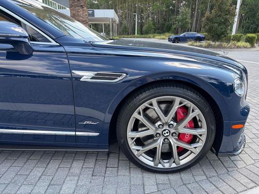 2023 Bentley Flying Spur Mulliner W12