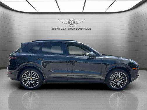 2022 Porsche Cayenne Base
