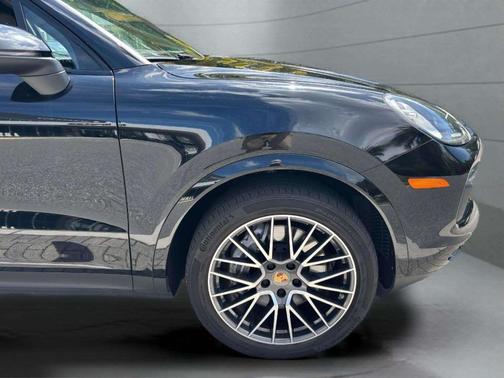 2022 Porsche Cayenne Base