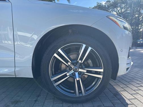 2019 Volvo XC60 T5 Momentum