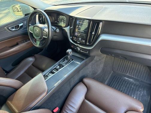2019 Volvo XC60 T5 Momentum