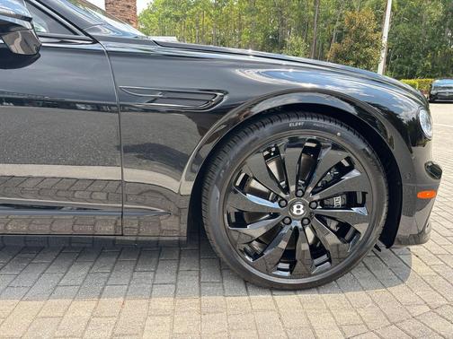 2025 Bentley Flying Spur Mulliner