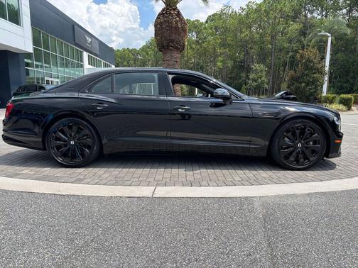 2025 Bentley Flying Spur Mulliner