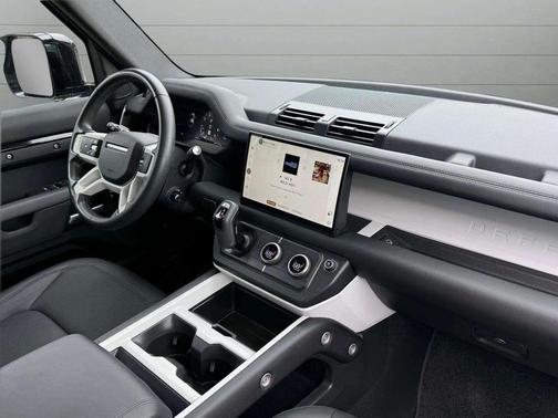 2025 Land Rover Defender 110 P300