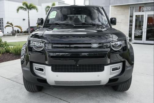 2025 Land Rover Defender 110 P300