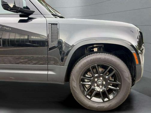 2025 Land Rover Defender 110 P300