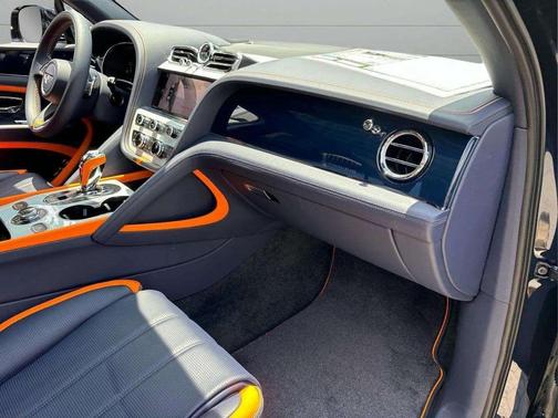 2024 Bentley Bentayga V8