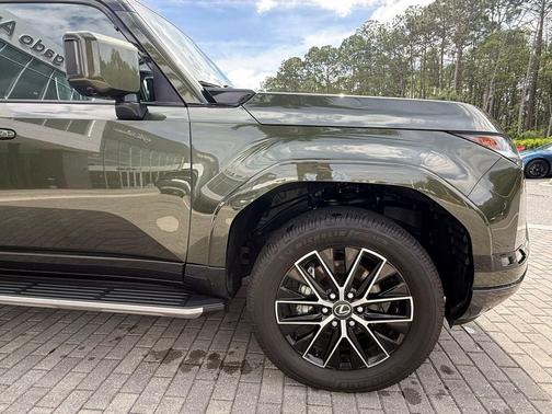Nori Green Pearl 2024 Lexus GX 550 Premium+