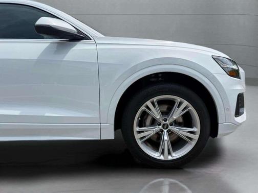 2023 Audi Q8 55 Premium