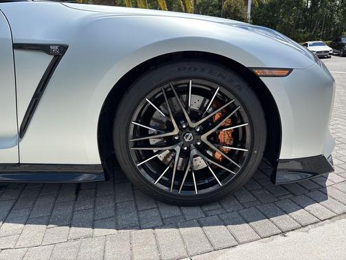 2020 Nissan GT-R Premium Dual-clutch 6-Speed Transmission