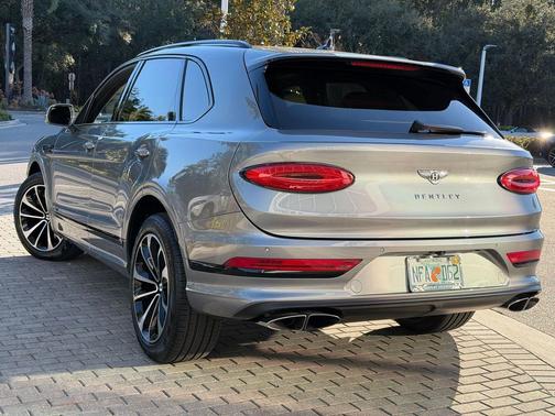 2022 Bentley Bentayga V8