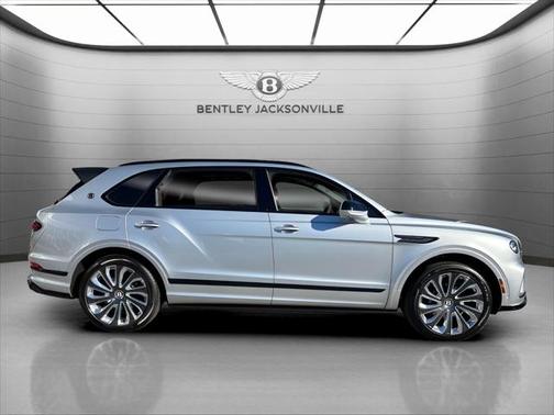 2025 Bentley Bentayga EWB V8