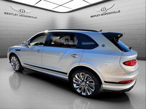 2025 Bentley Bentayga EWB V8