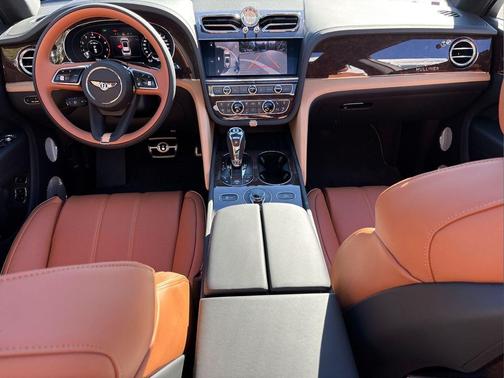 2025 Bentley Bentayga EWB V8