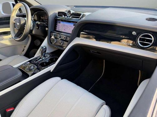 2023 Bentley Bentayga 