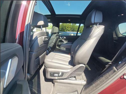2022 BMW X7 M50i